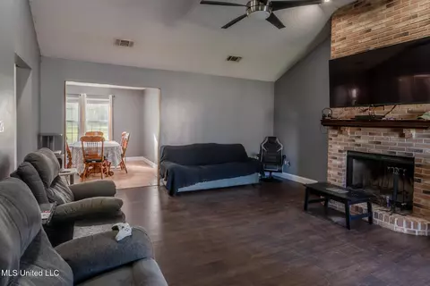 7 Mary Ct, Long Beach, MS 39560