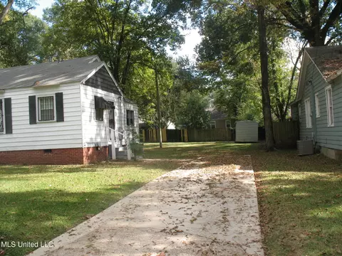 Exterior - 305 Conti St, Jackson, MS 39206 photo 3 of 7