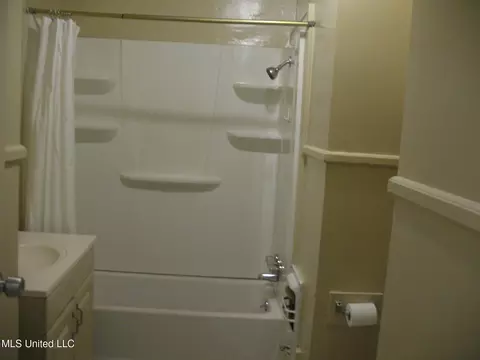 Bath - 305 Conti St, Jackson, MS 39206 photo 1 of 1