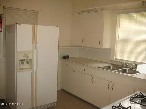 Kitchen - 305 Conti St, Jackson, MS 39206 photo 2 of 2