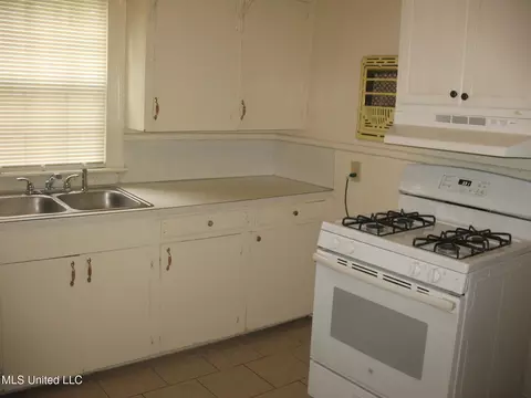 Kitchen - 305 Conti St, Jackson, MS 39206 photo 1 of 2