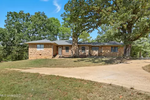 108 Wynndale Lake Rd, Terry, MS 39170