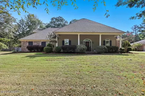 112 Rowan Oak Pl, Terry, MS 39170