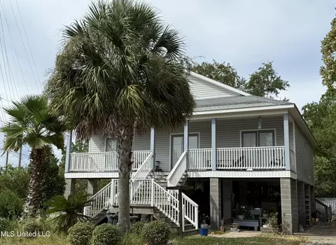 3278 W Race Track Rd, D'iberville, MS 39540
