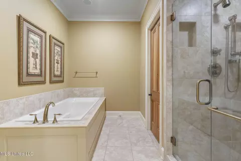 Bath - 9 Cypress Ln, Jackson, MS 39211 photo 4 of 7