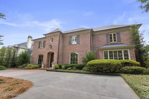 9 Cypress Ln, Jackson, MS 39211