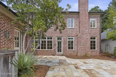 Exterior - 9 Cypress Ln, Jackson, MS 39211 photo 3 of 5