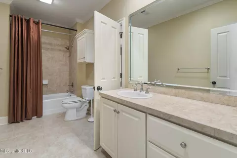 Bath - 9 Cypress Ln, Jackson, MS 39211 photo 7 of 7