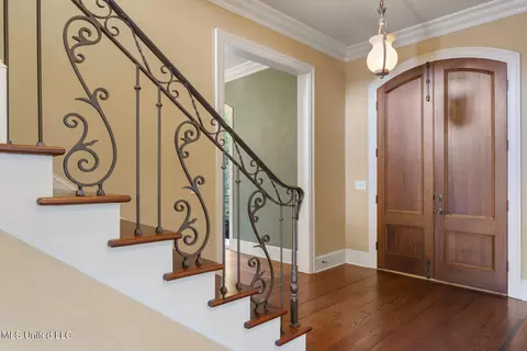 Entry Way - 9 Cypress Ln, Jackson, MS 39211 photo 2 of 2