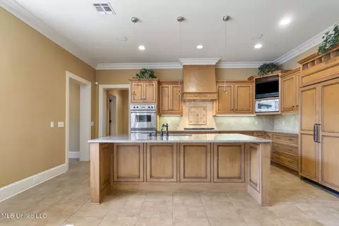 Kitchen - 9 Cypress Ln, Jackson, MS 39211 photo 1 of 8