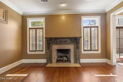 Living - 9 Cypress Ln, Jackson, MS 39211 photo 4 of 4