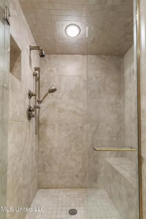 Bath - 9 Cypress Ln, Jackson, MS 39211 photo 5 of 7
