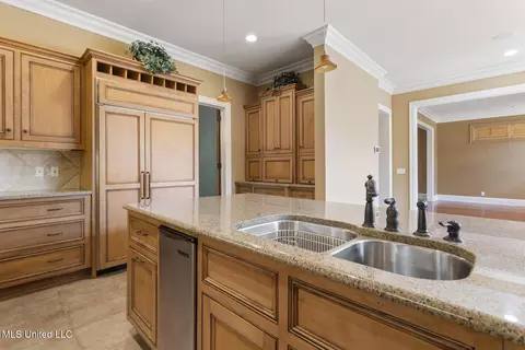 Kitchen - 9 Cypress Ln, Jackson, MS 39211 photo 6 of 8