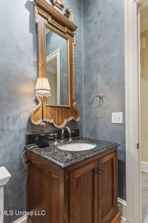 Bath - 9 Cypress Ln, Jackson, MS 39211 photo 1 of 7