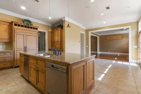 Kitchen - 9 Cypress Ln, Jackson, MS 39211 photo 3 of 8