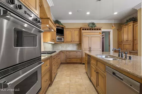 Kitchen - 9 Cypress Ln, Jackson, MS 39211 photo 4 of 8