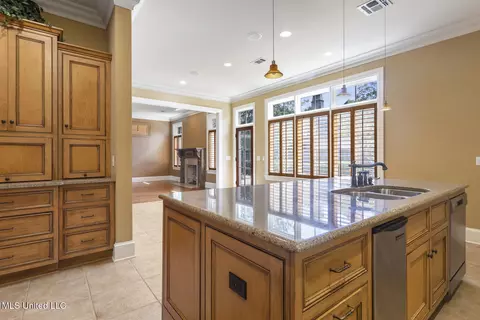 Kitchen - 9 Cypress Ln, Jackson, MS 39211 photo 7 of 8
