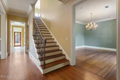 Entry Way - 9 Cypress Ln, Jackson, MS 39211 photo 1 of 2