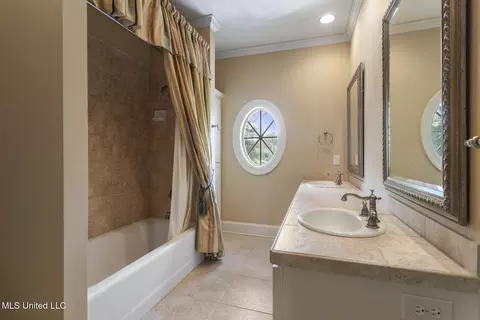 Bath - 9 Cypress Ln, Jackson, MS 39211 photo 6 of 7