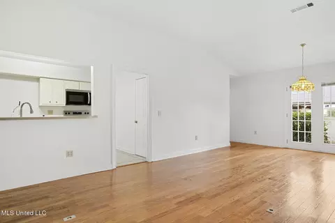 Living - 214 River Pl, Jackson, MS 39211 photo 5 of 5