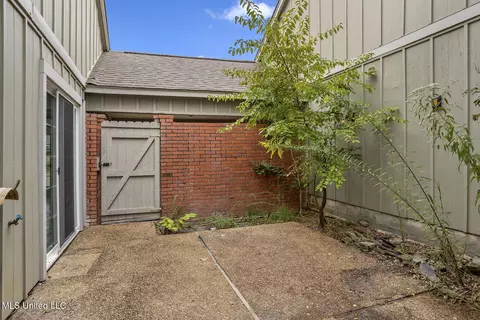 Exterior - 214 River Pl, Jackson, MS 39211 photo 2 of 2