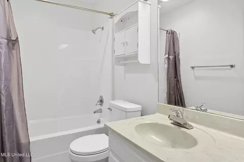 Bath - 214 River Pl, Jackson, MS 39211 photo 1 of 1