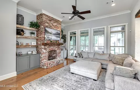 Living - 198 Crossview Pl, Brandon, MS 39047 photo 1 of 4