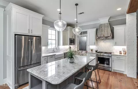 Kitchen - 198 Crossview Pl, Brandon, MS 39047 photo 2 of 6