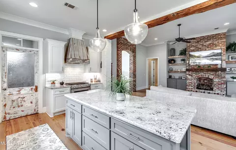 Kitchen - 198 Crossview Pl, Brandon, MS 39047 photo 3 of 6