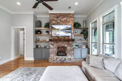 Living - 198 Crossview Pl, Brandon, MS 39047 photo 3 of 4