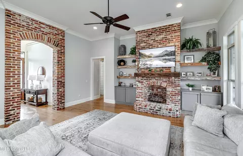Living - 198 Crossview Pl, Brandon, MS 39047 photo 2 of 4