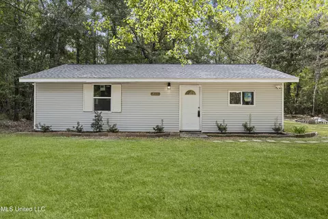 7083 Jefferson St, Bay Saint Louis, MS 39520