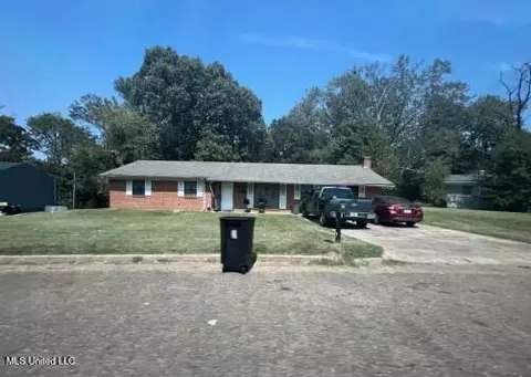 685 Queen Cir, Jackson, MS 39209 photo 1