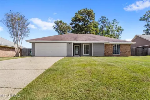 6704 Post Oak Dr, Ocean Springs, MS 39564