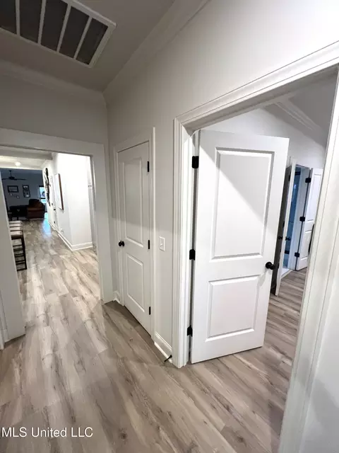 Entry Way - 836 Long Leaf Cir, Brandon, MS 39042 photo 5 of 7