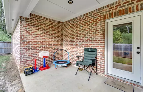 Exterior - 836 Long Leaf Cir, Brandon, MS 39042 photo 10 of 12