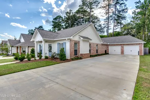 Exterior - 836 Long Leaf Cir, Brandon, MS 39042 photo 5 of 12