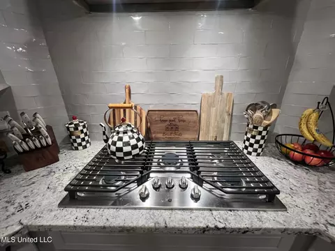 Kitchen - 836 Long Leaf Cir, Brandon, MS 39042 photo 16 of 19