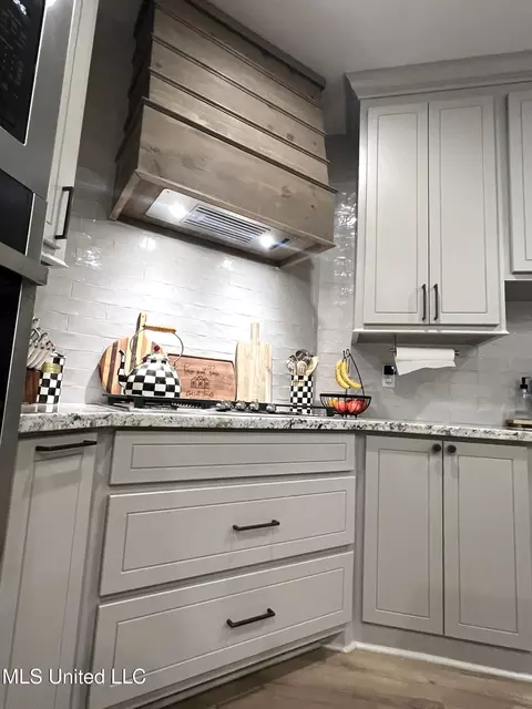 Kitchen - 836 Long Leaf Cir, Brandon, MS 39042 photo 14 of 19