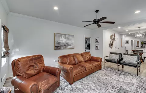 Living - 836 Long Leaf Cir, Brandon, MS 39042 photo 1 of 2