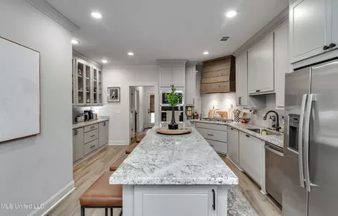 Kitchen - 836 Long Leaf Cir, Brandon, MS 39042 photo 4 of 19