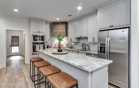 Kitchen - 836 Long Leaf Cir, Brandon, MS 39042 photo 3 of 19