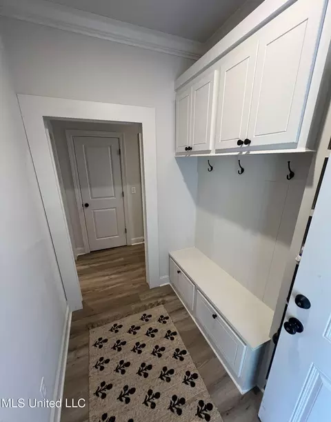 Entry Way - 836 Long Leaf Cir, Brandon, MS 39042 photo 6 of 7