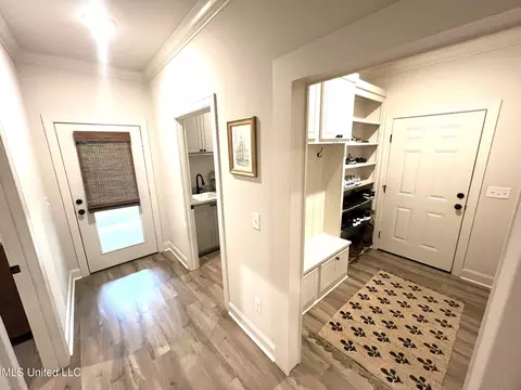 Entry Way - 836 Long Leaf Cir, Brandon, MS 39042 photo 4 of 7