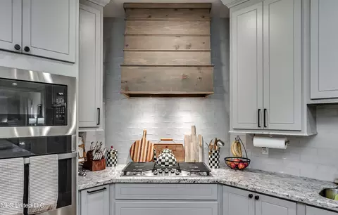 Kitchen - 836 Long Leaf Cir, Brandon, MS 39042 photo 13 of 19