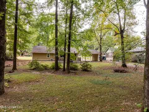 Exterior - 113 Brookside Dr, Senatobia, MS 38668 photo 5 of 8