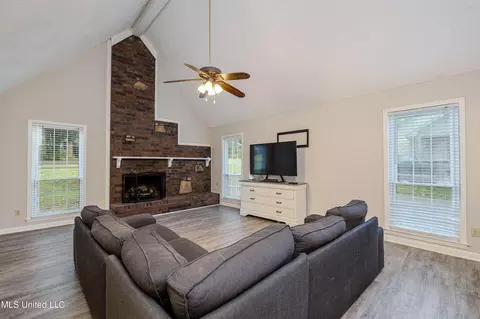Living - 113 Brookside Dr, Senatobia, MS 38668 photo 1 of 3
