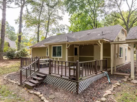 Exterior - 113 Brookside Dr, Senatobia, MS 38668 photo 2 of 8