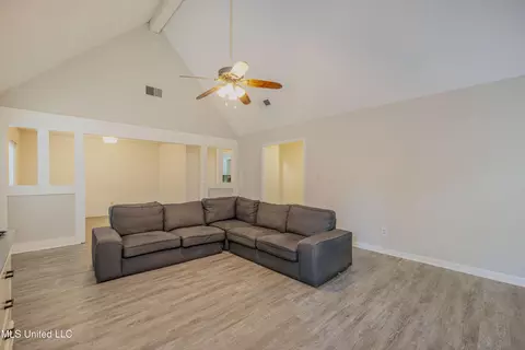 Living - 113 Brookside Dr, Senatobia, MS 38668 photo 3 of 3