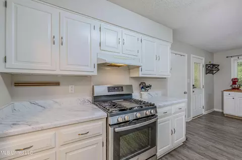 Kitchen - 113 Brookside Dr, Senatobia, MS 38668 photo 1 of 2